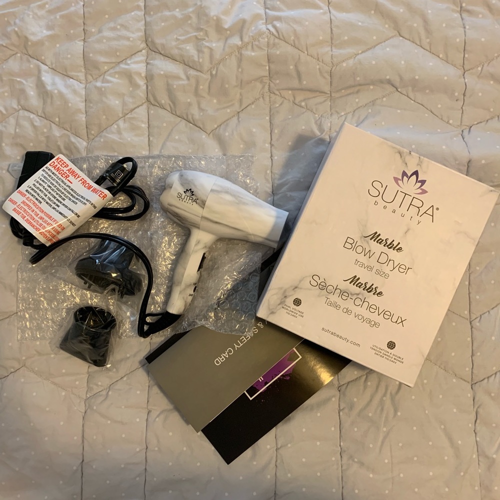 Sutra Mini Blowdryer with attachments
